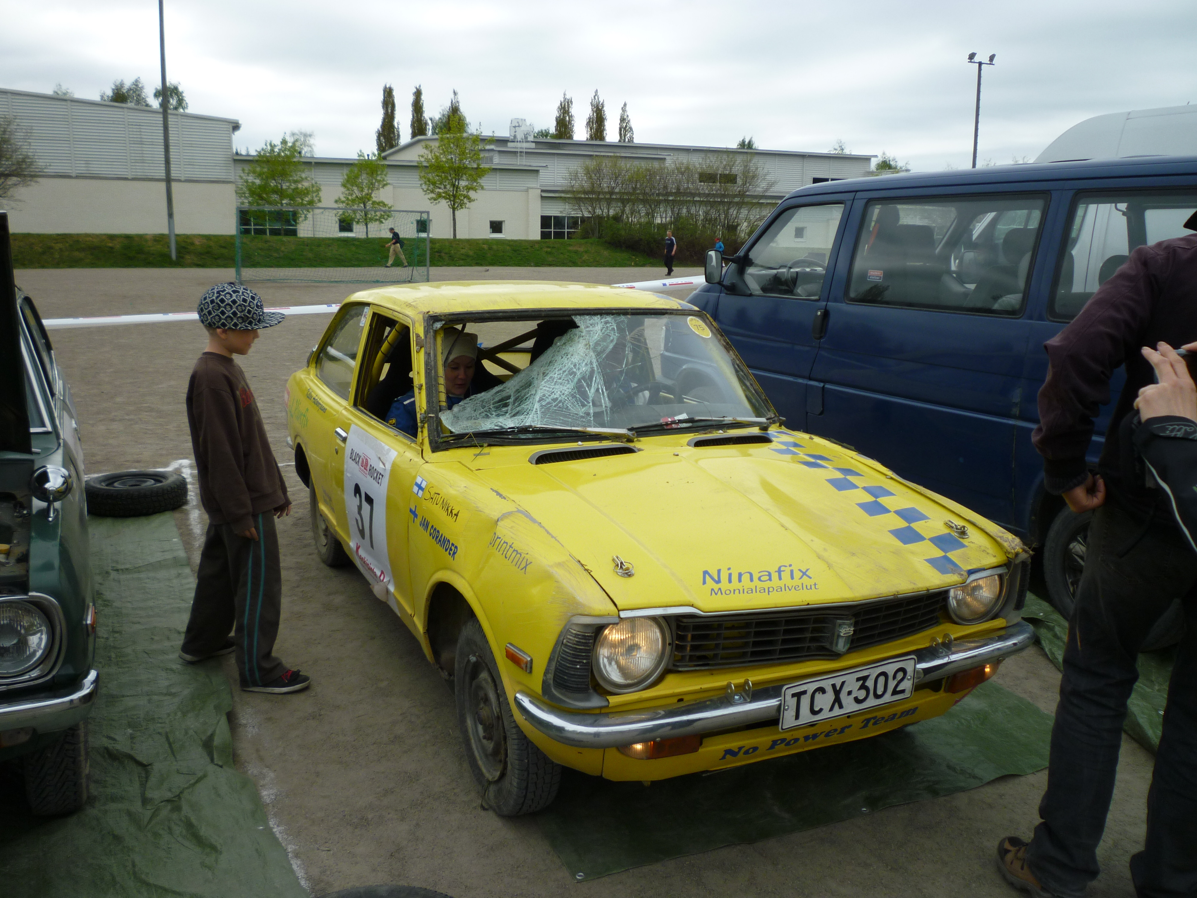 Black Rocket ralli 18.5.2013 Janakkala, Kaverin auto EK3 kaadon jÃ¤lkeen