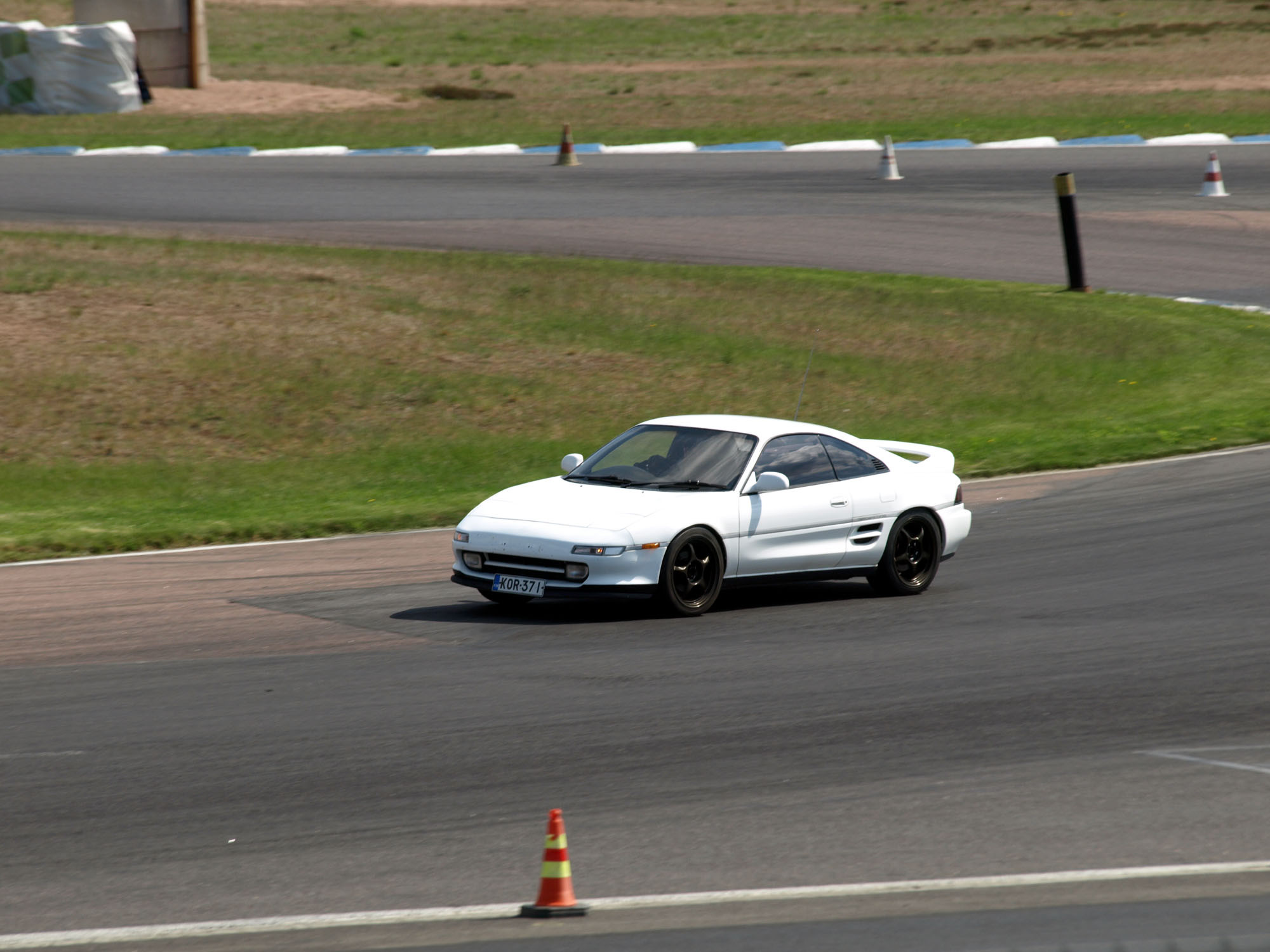 Fintoys ratapÃ¤ivÃ¤ 23.5.2014 Alastaro Circuit, Valkoinen Toyota MR2
