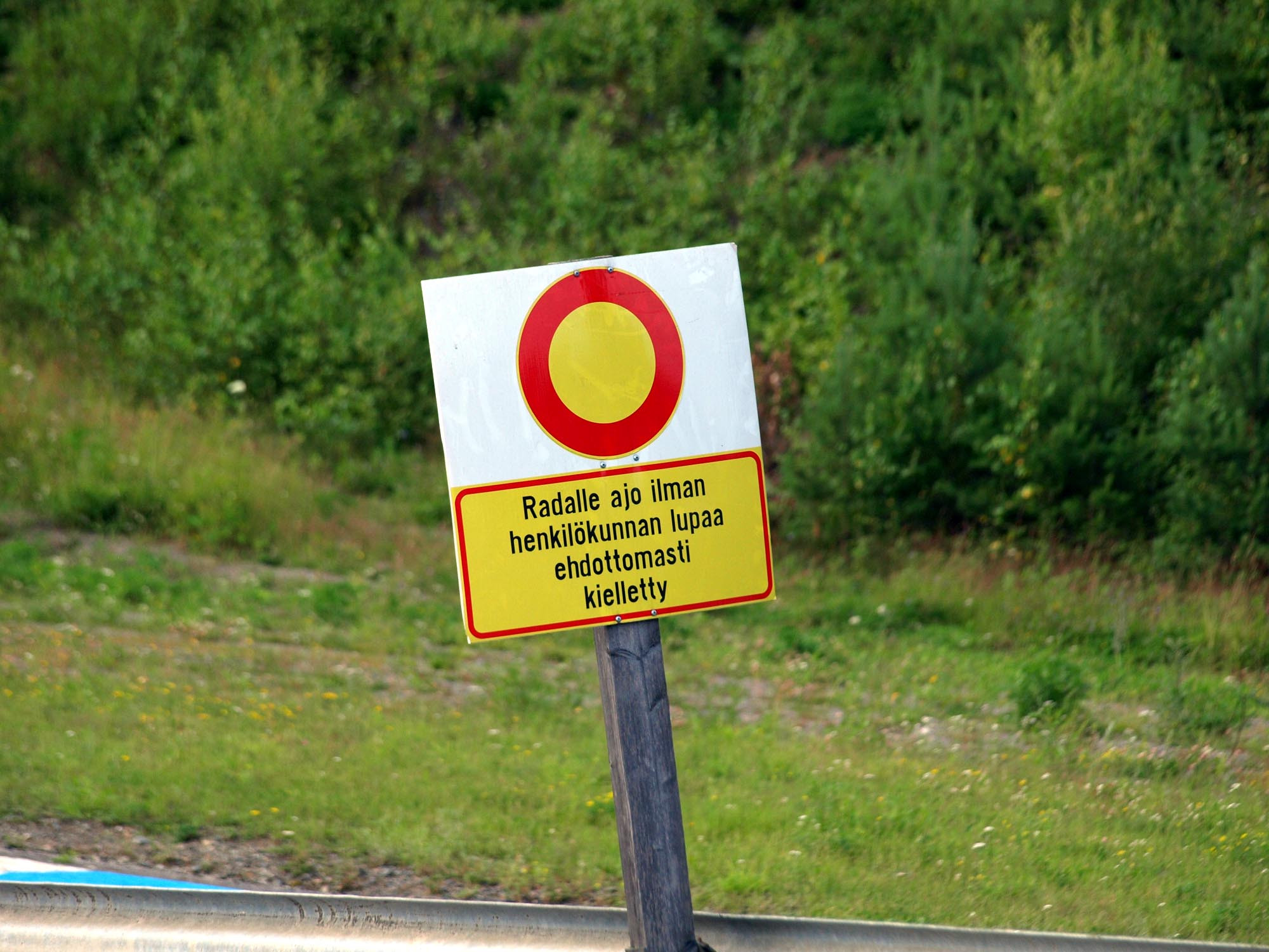 Fintoys ratapÃ¤ivÃ¤ 19.7.2014 Ahveniston moottorirata, Radalle ajo ilman henkilÃ¶kunnan lupaa ehdottomasti kielletty