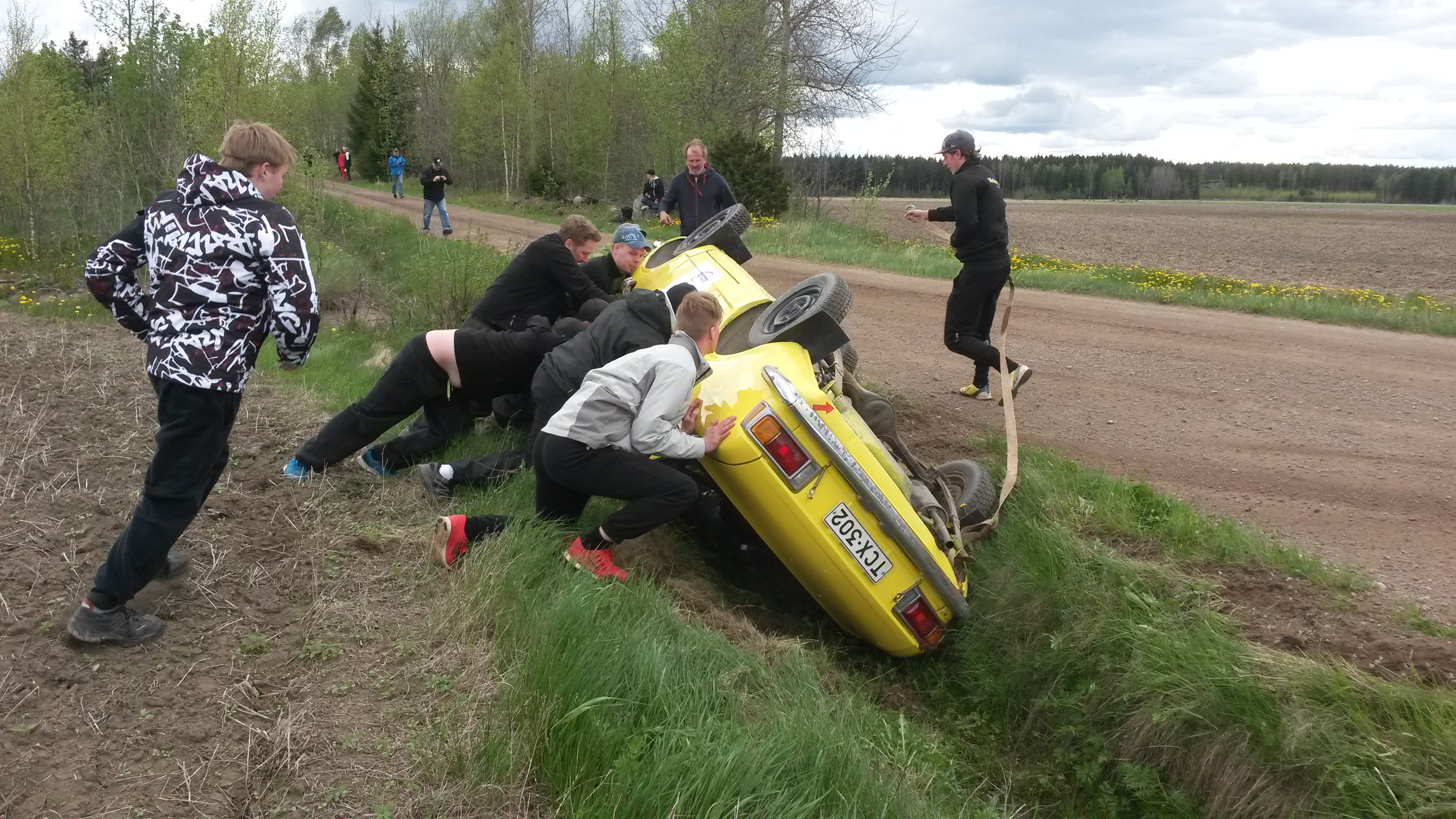 Teijo Talot Ralli 23.5.2015 Salo, Keltainen pikku-Corolla kaadettu