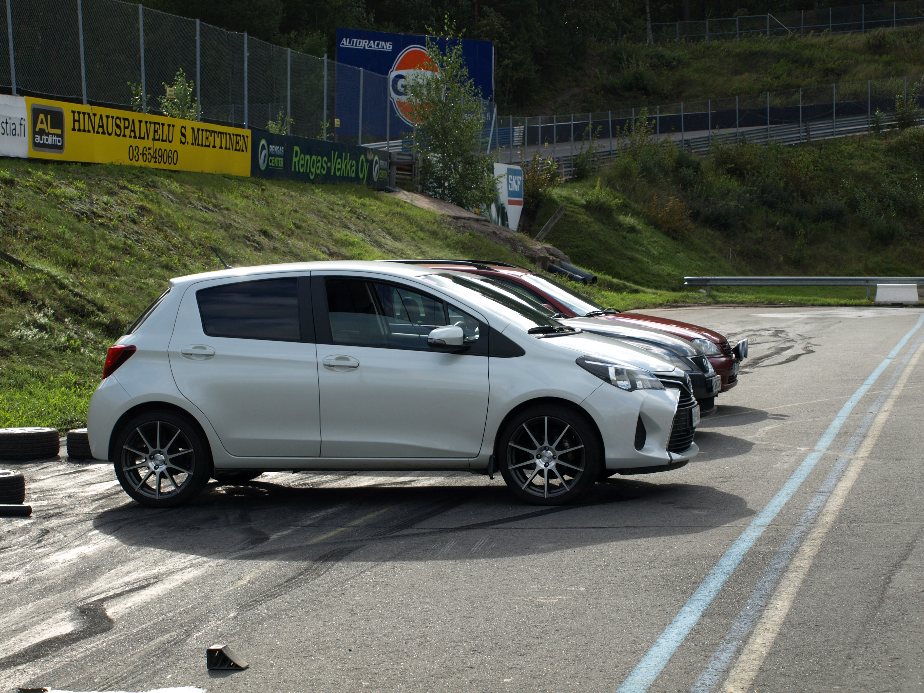 Fintoys-ratapÃ¤ivÃ¤ 27.8.2016 Ahvenisto Race Circuit, Valkoinen Toyota Ahveniston varikolla