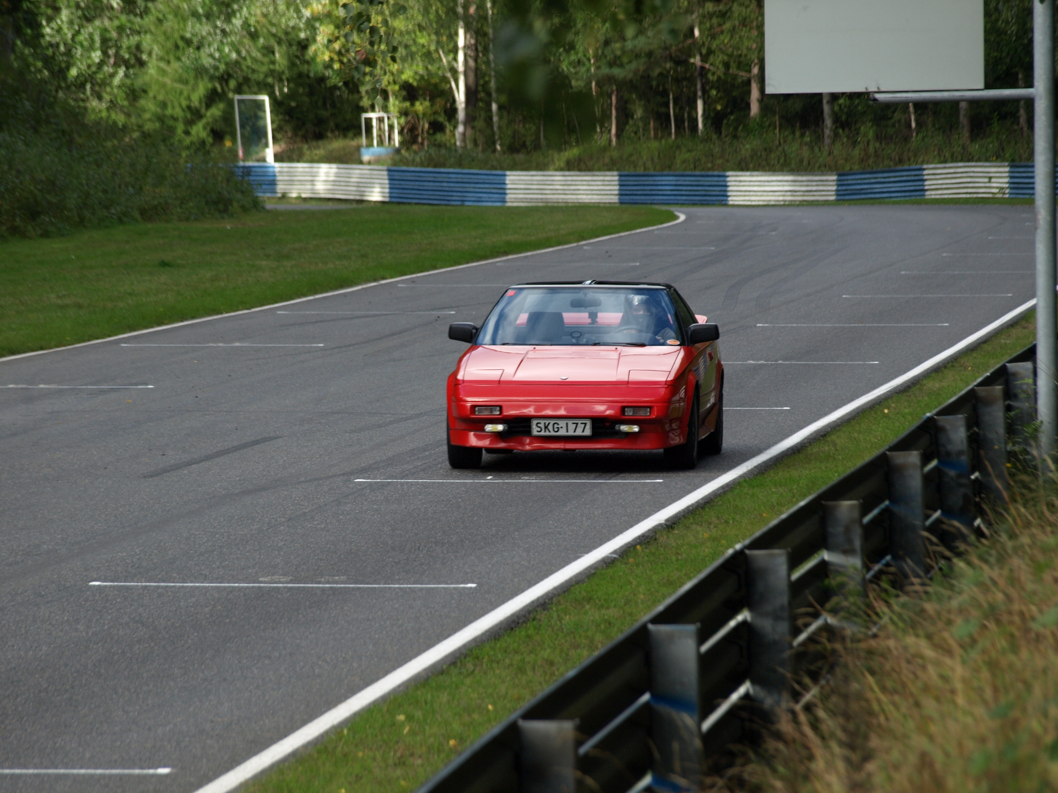 Fintoys-ratapÃ¤ivÃ¤ 27.8.2016 Ahvenisto Race Circuit, Punainen Toyota MR2 AW11