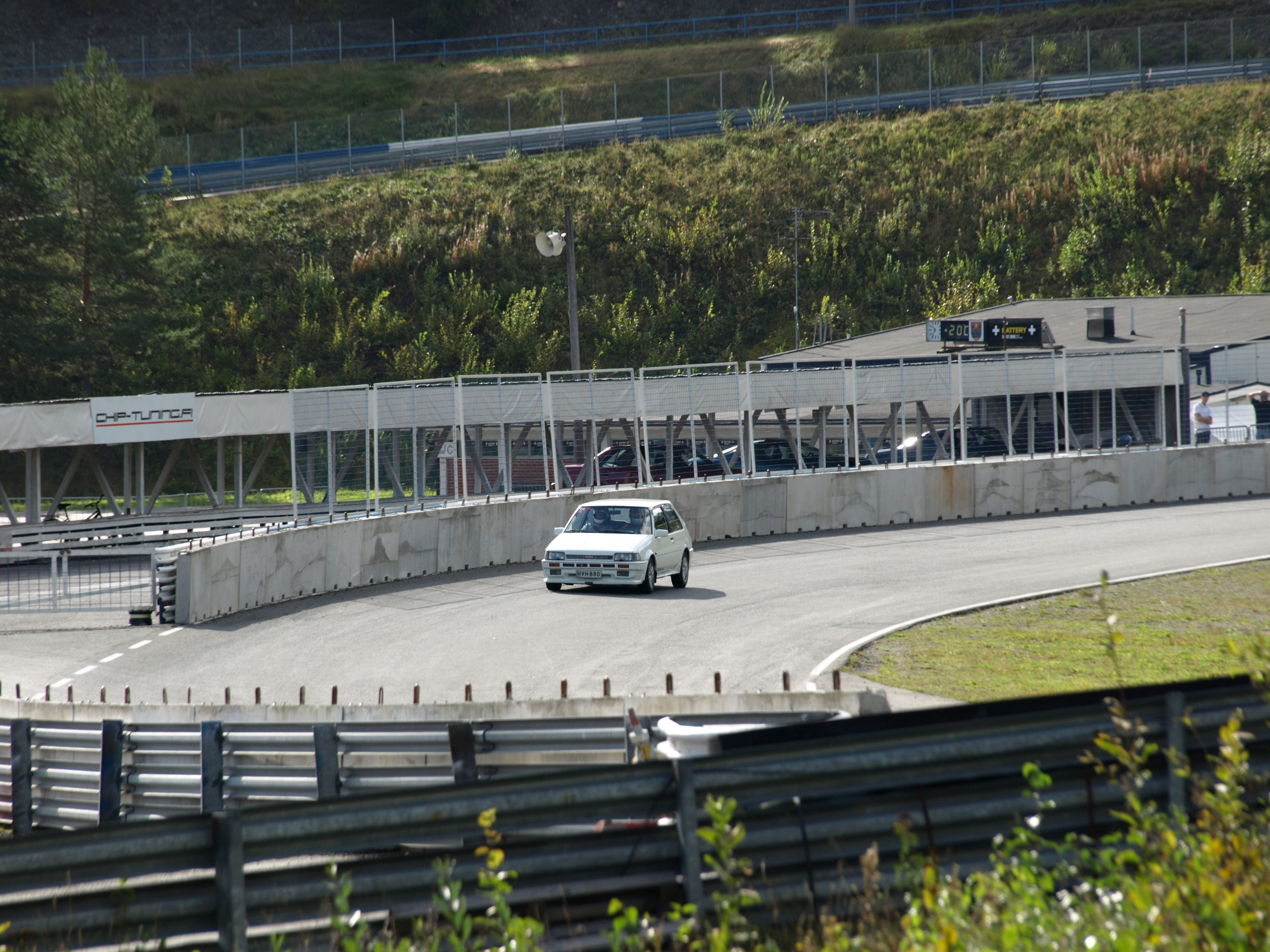 Fintoys-ratapÃ¤ivÃ¤ 27.8.2016 Ahvenisto Race Circuit, Valkoinen Toyota Corolla varikkosuoralla